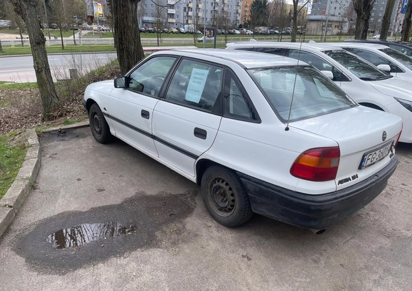 Opel Astra cena 2700 przebieg: 200000, rok produkcji 1993 z Drohiczyn małe 22